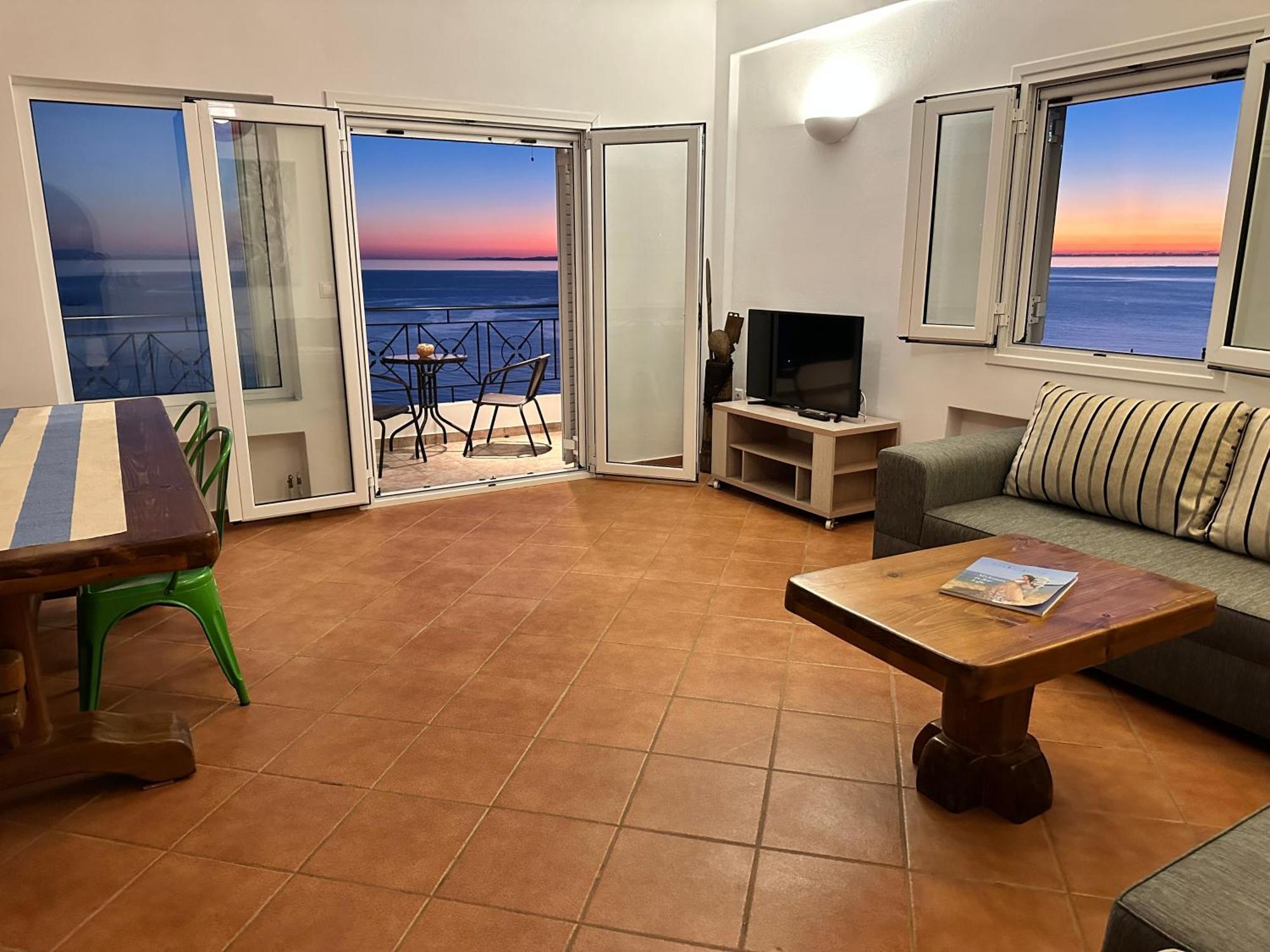 Roumers Himara Exterior foto